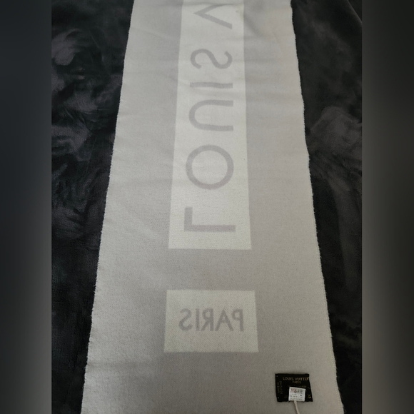 Louis Vuitton Baroda Scarf Cashmere - Picture 4 of 9